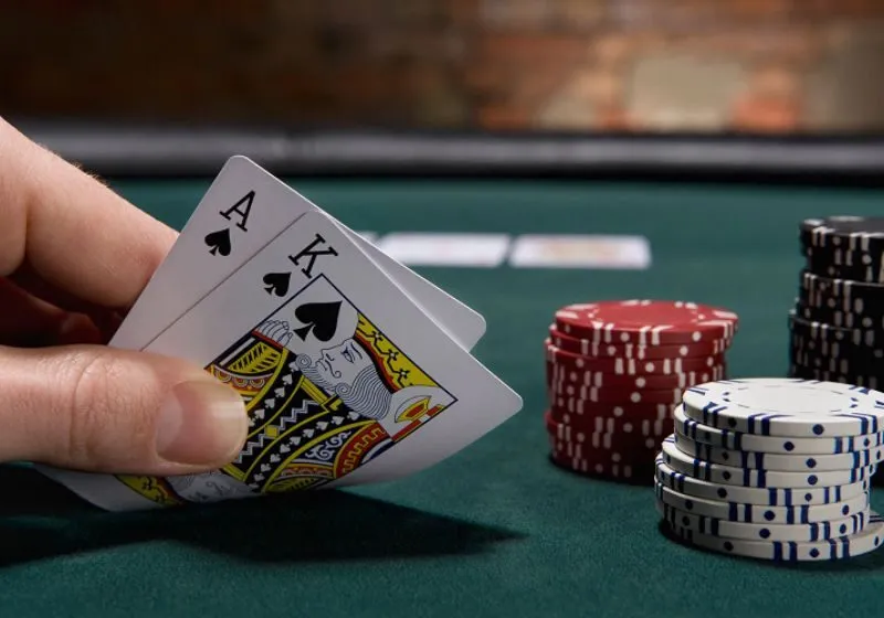 Cách chia bài poker