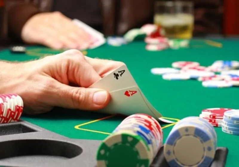Cách chia bài poker