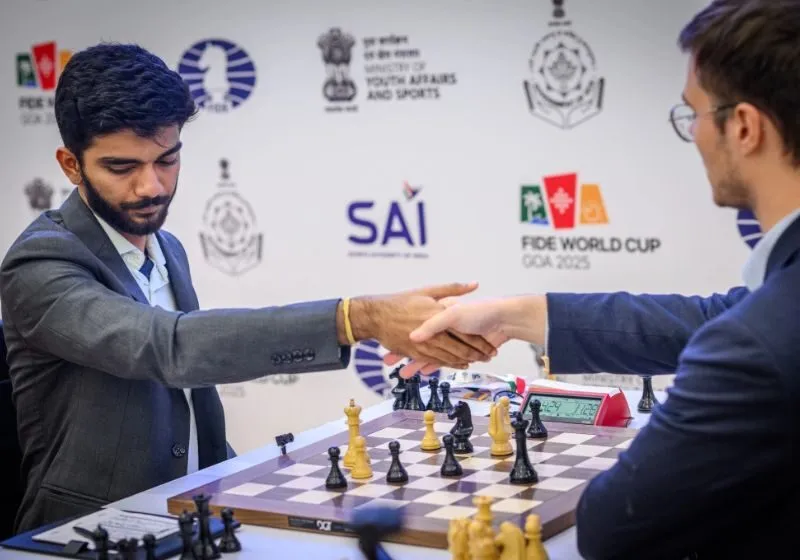Gukesh sớm bị loại ở World Cup cờ vua